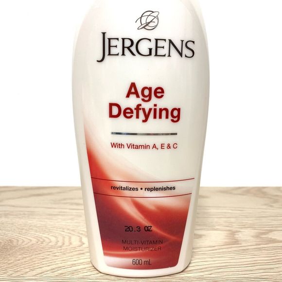 Jergens Age Defying Multi-Vitamin Moisturizer Body Lotion Pump Bottle 20 oz NEW - Picture 3 of 4